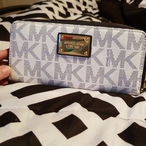Michael kors wallet